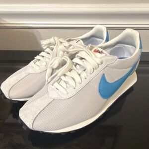 SALE -10%
Nike Men’s White Sneakers with Light Blue Swoosh